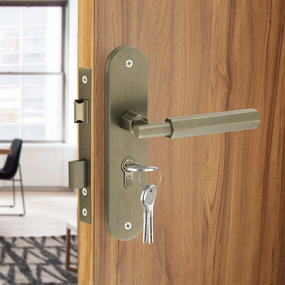 IPSA Bolt Moderna Handle Series on 8" Plate CYS Lockset with 60mm One Side Key and Knob - Matte Antique Finish MAB